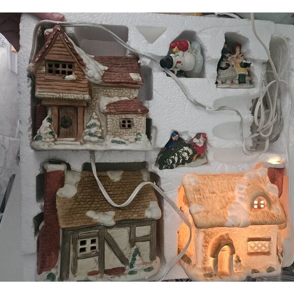 Vintage Ceramic Lighted Village House Of Lloyd Christmas Around The World 54-764 - Picture 3 of 16